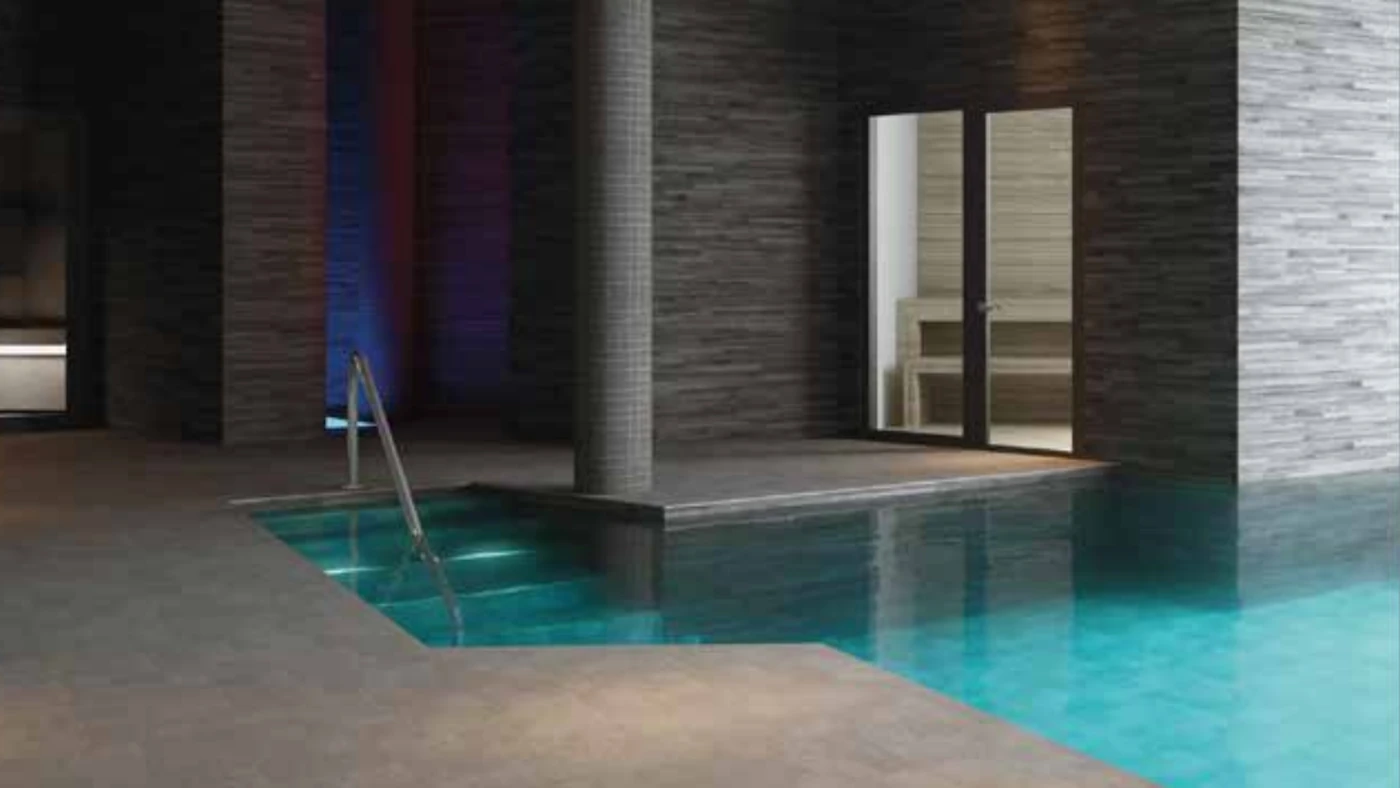 Indoor swimming pool at Santa Vista Clubhouse in Cancelada